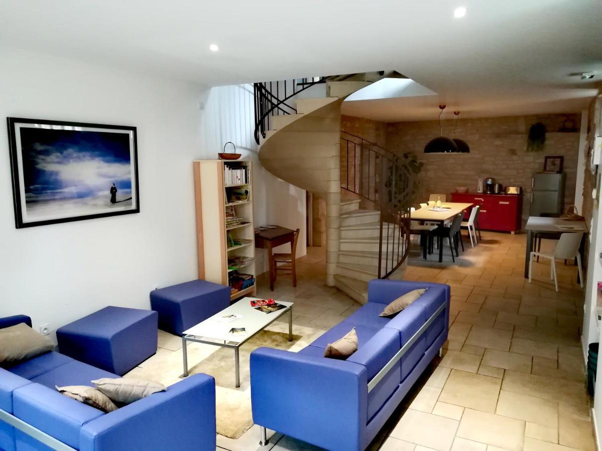 Gite La Maison Des Pelerins Villeneuve-dʼAveyron Eksteriør bilde