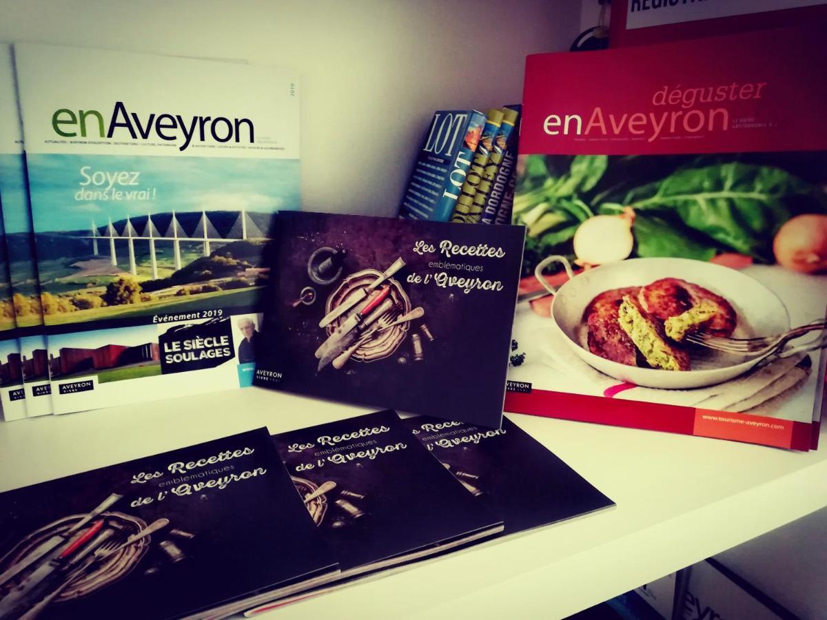 Gite La Maison Des Pelerins Villeneuve-dʼAveyron Eksteriør bilde